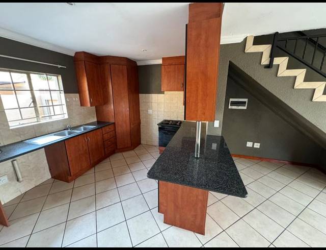 3 BEDROOM TOWNHOUSE FOR SALE IN ANNLIN